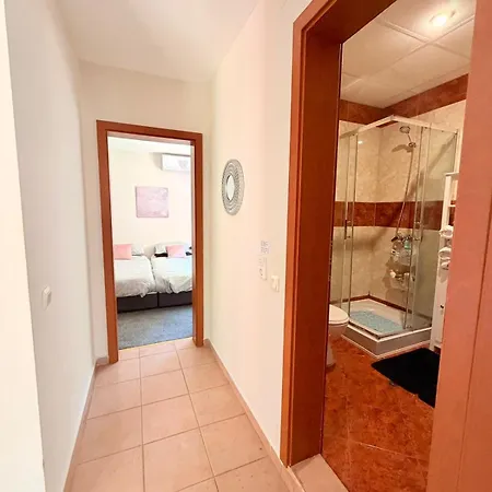 2 Bed Including Free Airport Ride * 阳光海滩