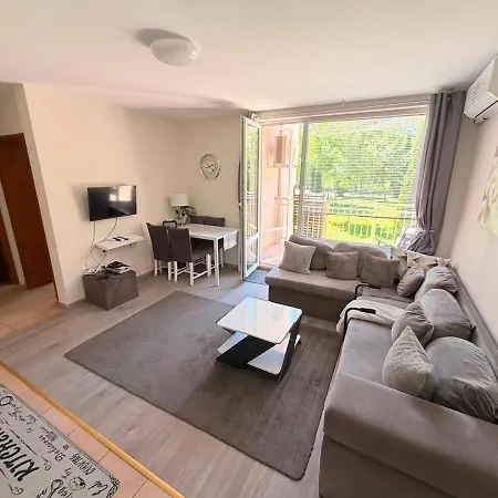 2 Bed Including Free Airport Ride Daire